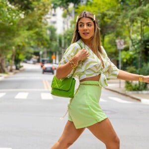 Verde com estampas: a cor vibrante traz um ar despojado ao Outono-Inverno