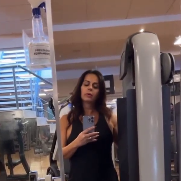 Grávida, Viviane Araujo encerrou os treinos com exercícios para a panturrilha