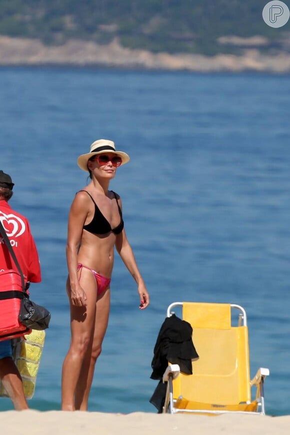 De acordo com o jornal 'O Globo', Carolina Ferraz ganhou a ação porque uma empresa registrou um domínio com o nome da atriz e divulgou imagens dela em sites de pornografia