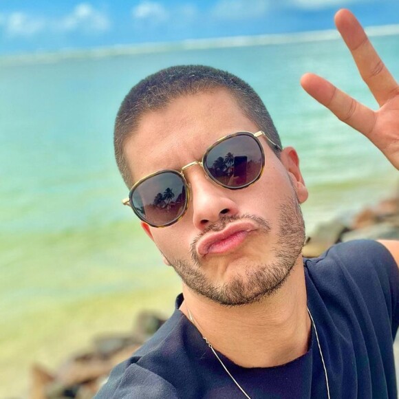 Também antes de entrar no 'BBB', Arthur Aguiar fez uma procuração dando plenos poderes à Maíra Cardi