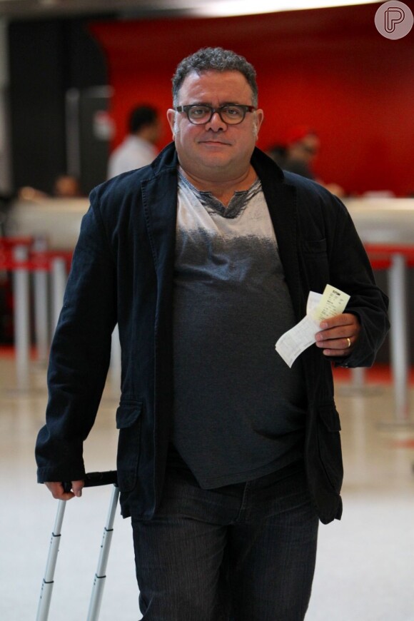 Leo Jaime é fotografado no aeroporto
