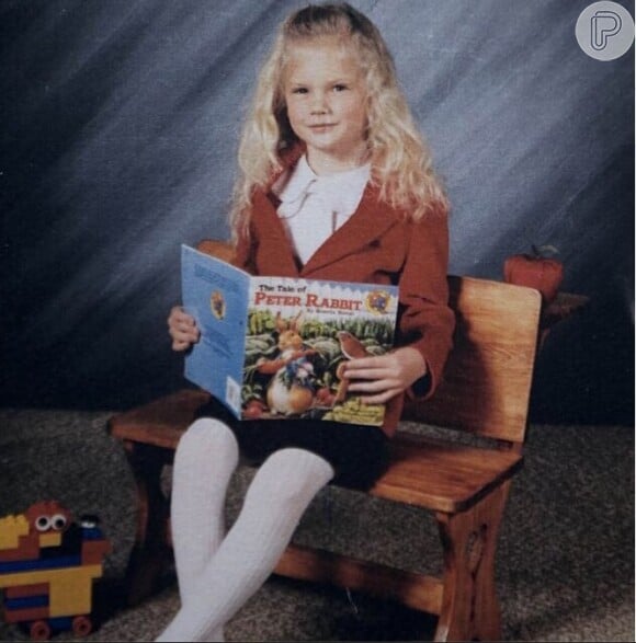 Taylor Swift compartilha foto de quando era criança