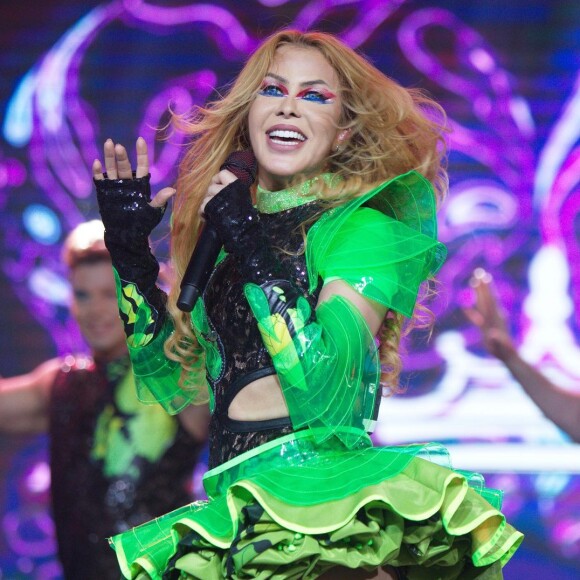 Intitulado 'Isso é Calypso', o trabalho audiovisual de Joelma conta com releituras de figurinos e resgate de músicas