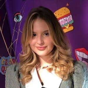 Sophia Valverde tem 16 anos e nasceu no Paraná