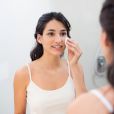 Água micelar é efetiva na limpeza de pele e remoção da maquiagem