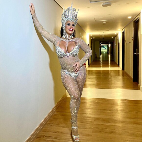 Viviane Araújo realizou o sonho de desfilar grávida no Carnaval