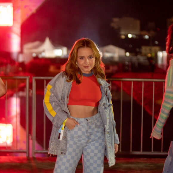 Look com jeans de Larissa Manoela foi aposta da atriz para o MITA