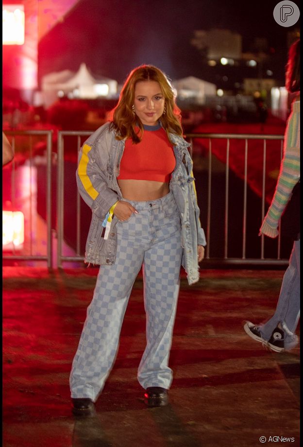 Look com jeans de Larissa Manoela foi aposta da atriz para o MITA