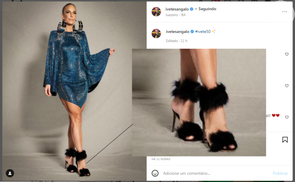 Em look de 50 anos, Ivete Sangalo calçou uma sandália plumada de cetim preto