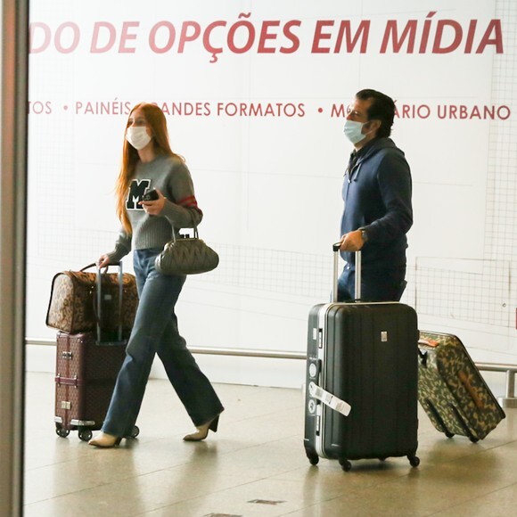 Marina Ruy Barbosa e o namorado, Guilherme Mussi: um dos primeiros flagras foi em um aeroporto