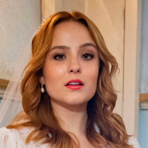 Isadora cancela casamento com Davi na novela 'Além da Ilusão'; Larissa Manoela na foto surge vestida de noiva para a trama das seis