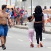 Glória Maria passeia com as filhas, Laura e Maria, no Rio de Janeiro