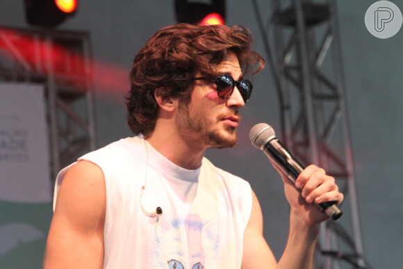 Fiuk usou camiseta regata durante show