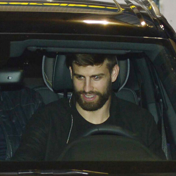 Separação de Shakira e Gerard Piqué teria acontecido depois que a cantora pegou o marido no flagra com outra mulher