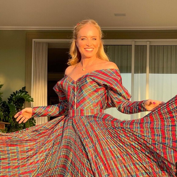 Angélica usou um vestido nada clichê para a festa junina