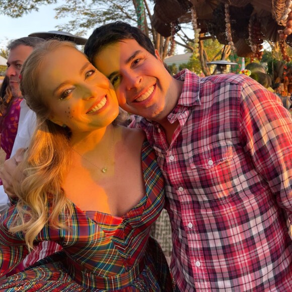 Angélica com Alex Lerner na festa junina