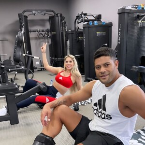 Hulk também usou as redes sociais para mostrar o treino com Camila Ângelo