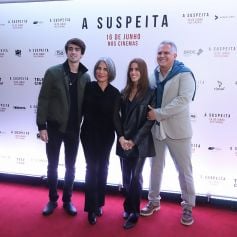 Gloria Pires recebeu o marido, Orlando Morais, e os dois filhos mais novos: Ana Morais, de 21 anos, e Bento Morais, de 17, em première