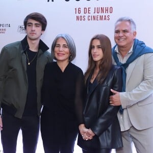 Filho de 17 anos de Gloria Pires fez aparição rara em pré-estreia no Rio