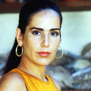 Gloria Pires interpretou as gêmeas Ruth e Raquel de 'Mulheres de Areia' (remake em 1993)