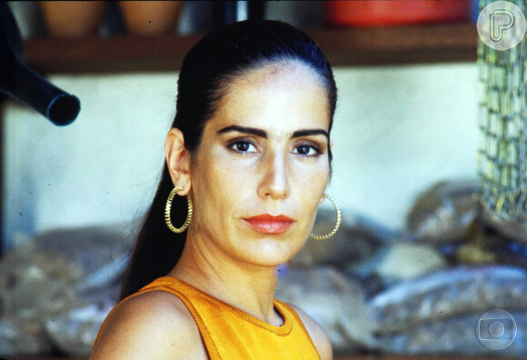 Gloria Pires interpretou as gêmeas Ruth e Raquel de 'Mulheres de Areia' (remake em 1993)