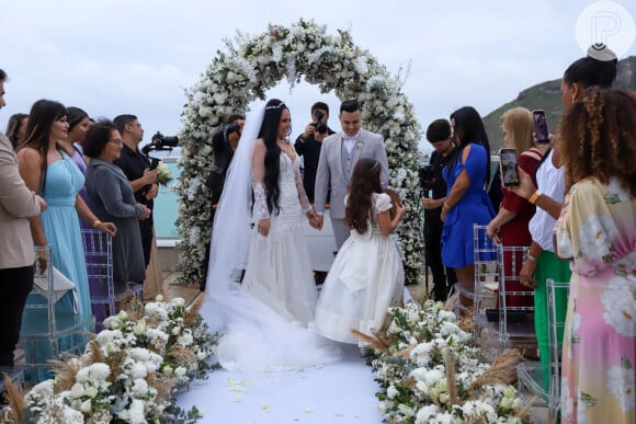 Cerimônia de casamento entre Perlla e Patrick Abrahão foi restrita a poucos convidados