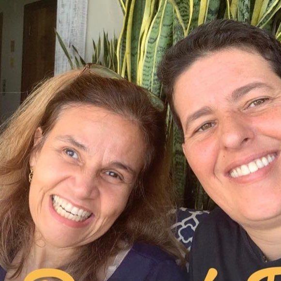 Namorada de Claudia Rodrigues, Adriane Bonato conta detalhes da primeira noite do casal: 'Encaixou! (risos) Foi uma noite maravilhosa. Beijei muito!'