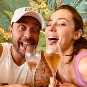 Paolla Oliveira e Diogo Nogueira vão passar o Dia dos Namorados juntos pela primeira vez