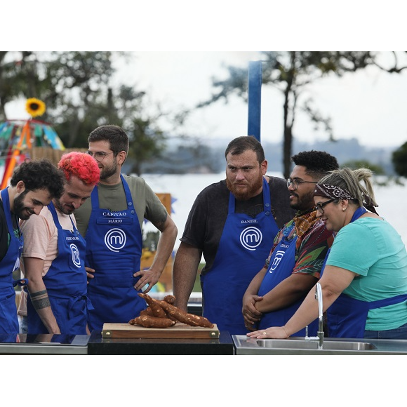 'MasterChef Brasil 2022': Mário foi o líder da equipe azul, que recebeu a mandioca
