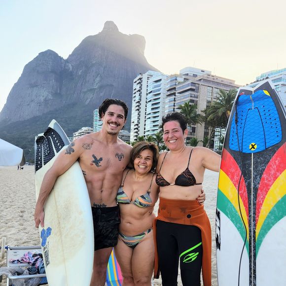 Claudia Rodrigues e Adriane Bonato também posaram para fotos com Romulo Neto