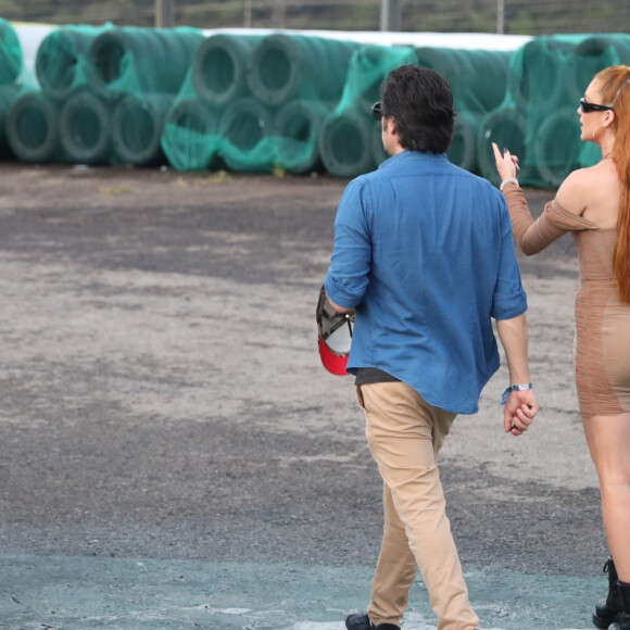 Marina Ruy Barbosa e Guilherme Mussi aguardaram a liberação durante um tempo no local, mas desistiram e saíram escoltados por seguranças