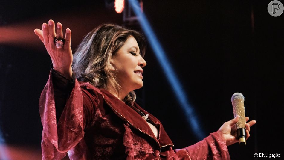 Roberta Miranda vivenciou momentos difíceis com a perda do filho de quatro patas, Pétit Robert, e com a Covid-19, mas terá consolo nos braços de uma multidão de fãs