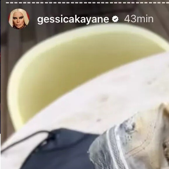 Influenciadora comprou tênis "destruído" avaliado em R$ 10 mil