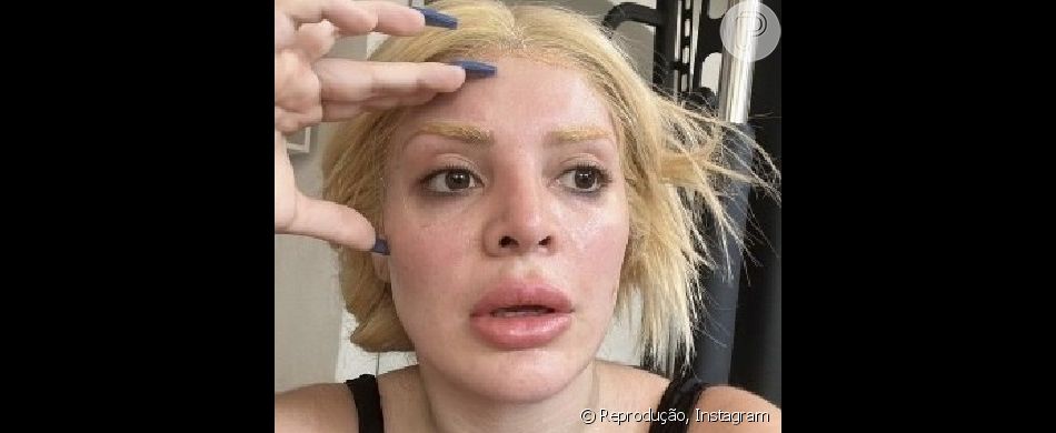 Fãs mandam mensagem para mãe de GKay durante live da humorista