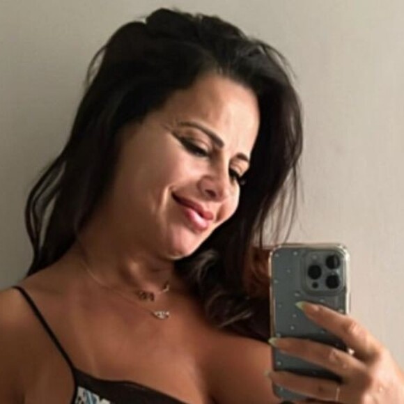 Viviane Araújo exibe barriga de grávida em foto de babydoll, em 25 de junho de 2022