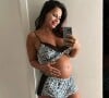 Viviane Araújo, grávida, deixa barriga à mostra em foto