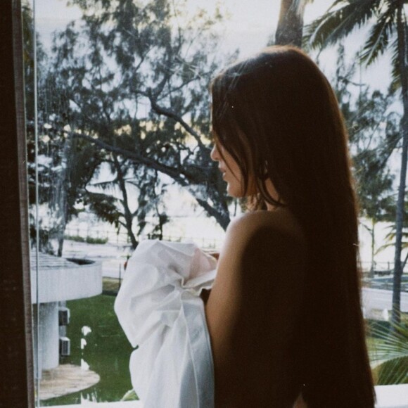 Rafa Kalimann publicou um álbum de fotos sem roupa nas redes sociais