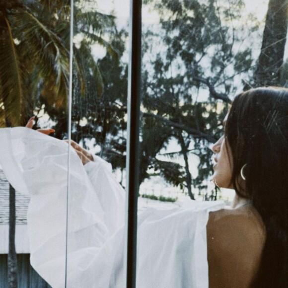 'É que hoje vibro em uma frequência diferente (sou muito mais minha)', escreveu Rafa na legenda das imagens