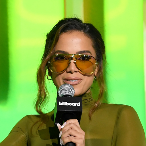 Anitta é conhecida pela relação de muita sinceridade com os fãs e, nesta quarta-feira (29), voltou a chamar a atenção novamente por conta de um diálogo com os admiradores