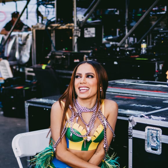 Anitta respondeu que paga os clipes do próprio bolso e discorreu sobre a vida financeira