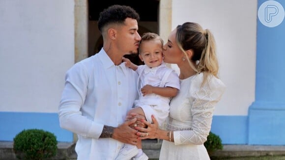 Philippe Coutinho e a mulher, Ainê, batizam o filho mais novo