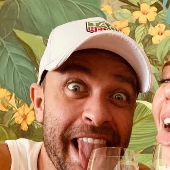 Diogo Nogueira também aproveitou a quinta-feira para resgatar um registro antigo com Paolla Oliveira