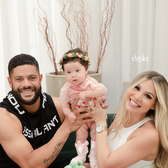 Beleza de Zaya, filha de Hulk e Camila Ângelo, chamou a atenção dos internautas