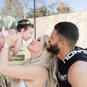 Hulk, Camila Ângela e Zaya mostram sintonia familiar em novo ensaio