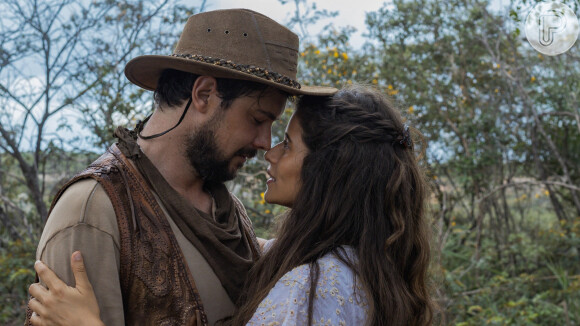Sergio Guizé e Isadora Cruz vivem os protagonistas Zé Paulino e Candoca da novela 'Mar do Sertão', que estreia em 22 de agosto de 2022