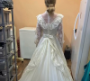 Vestido de noiva de segunda mão: influenciadora transformou peça para seu casamento