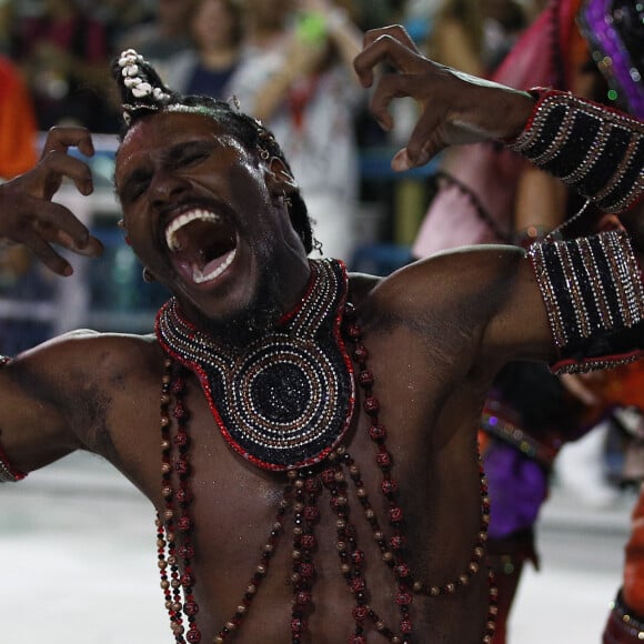 Demerson D'Alvaro ganhou fama ao interpretar Exu na Comissão de Frente da Grande Rio no Carnaval de 2022