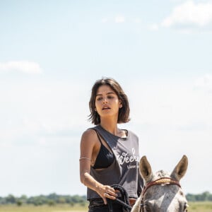 Guta se revolta com o pai, Tenório, e lembra que ele tem uma segunda família, na novela 'Pantanal'