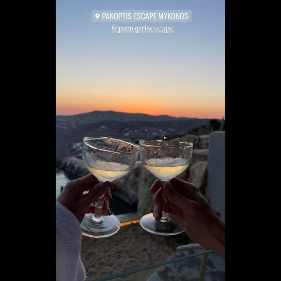 Na grécia, Alok e Romana Novais se hospedaram em um resort de luxo