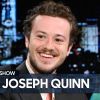 Joseph Quinn foi entrevistado no 'The Tonight Show'